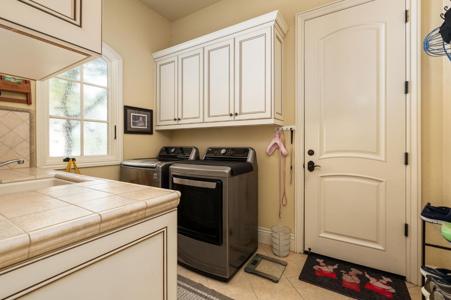 1823 Decatur Ave, Clovis, CA 93611