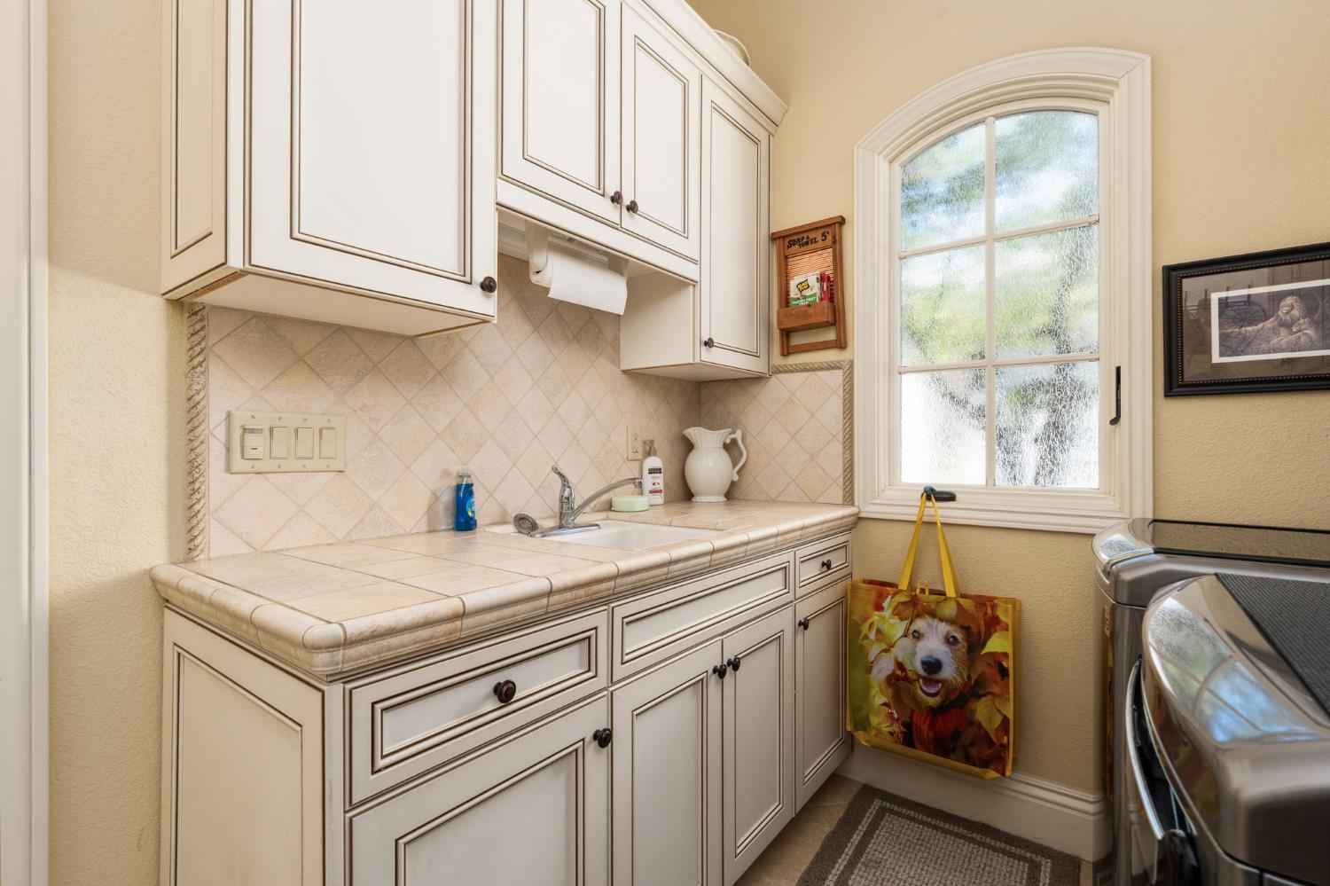 1823 Decatur Ave, Clovis, CA 93611
