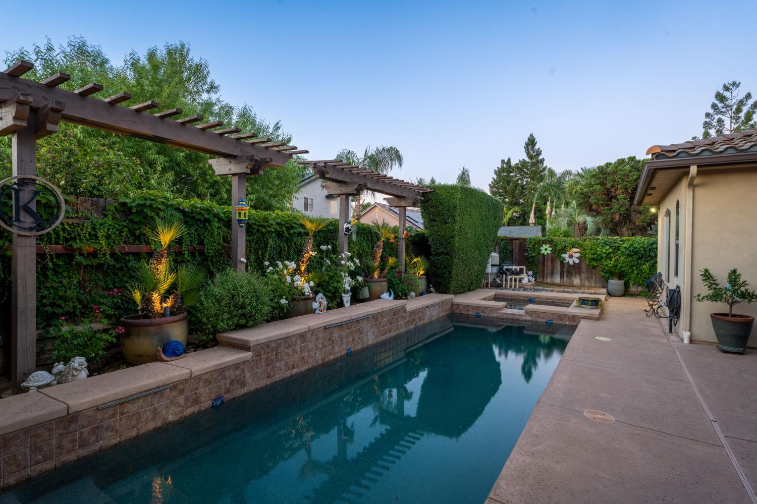 1823 Decatur Ave, Clovis, CA 93611