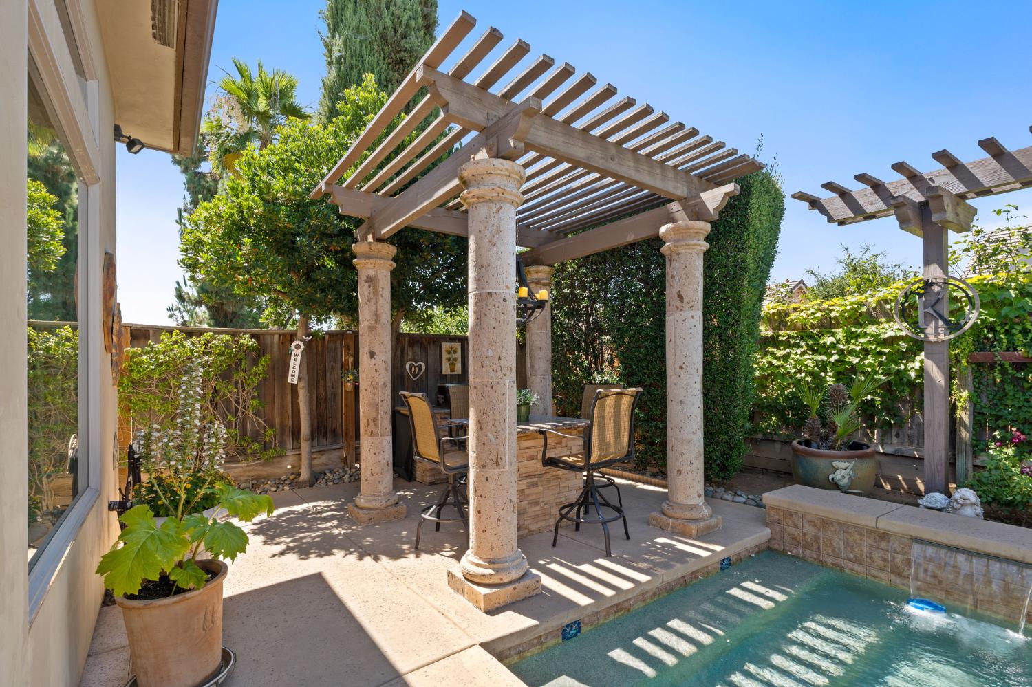 1823 Decatur Ave, Clovis, CA 93611
