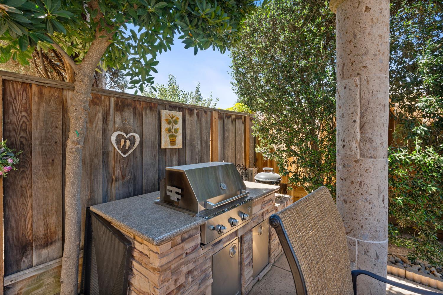 1823 Decatur Ave, Clovis, CA 93611