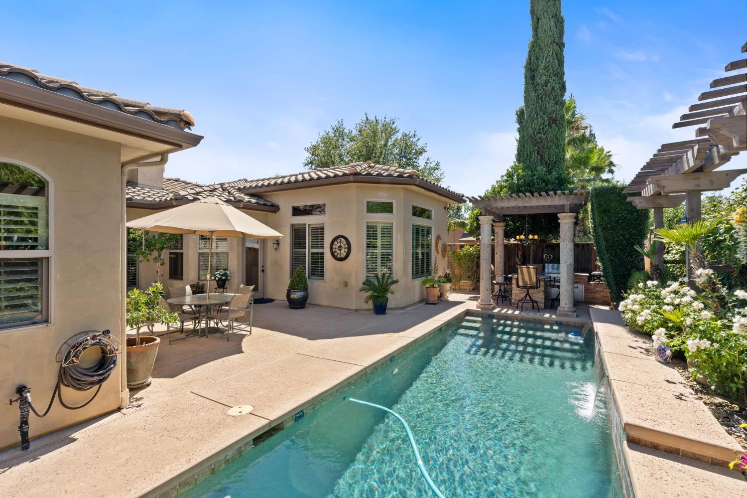 1823 Decatur Ave, Clovis, CA 93611