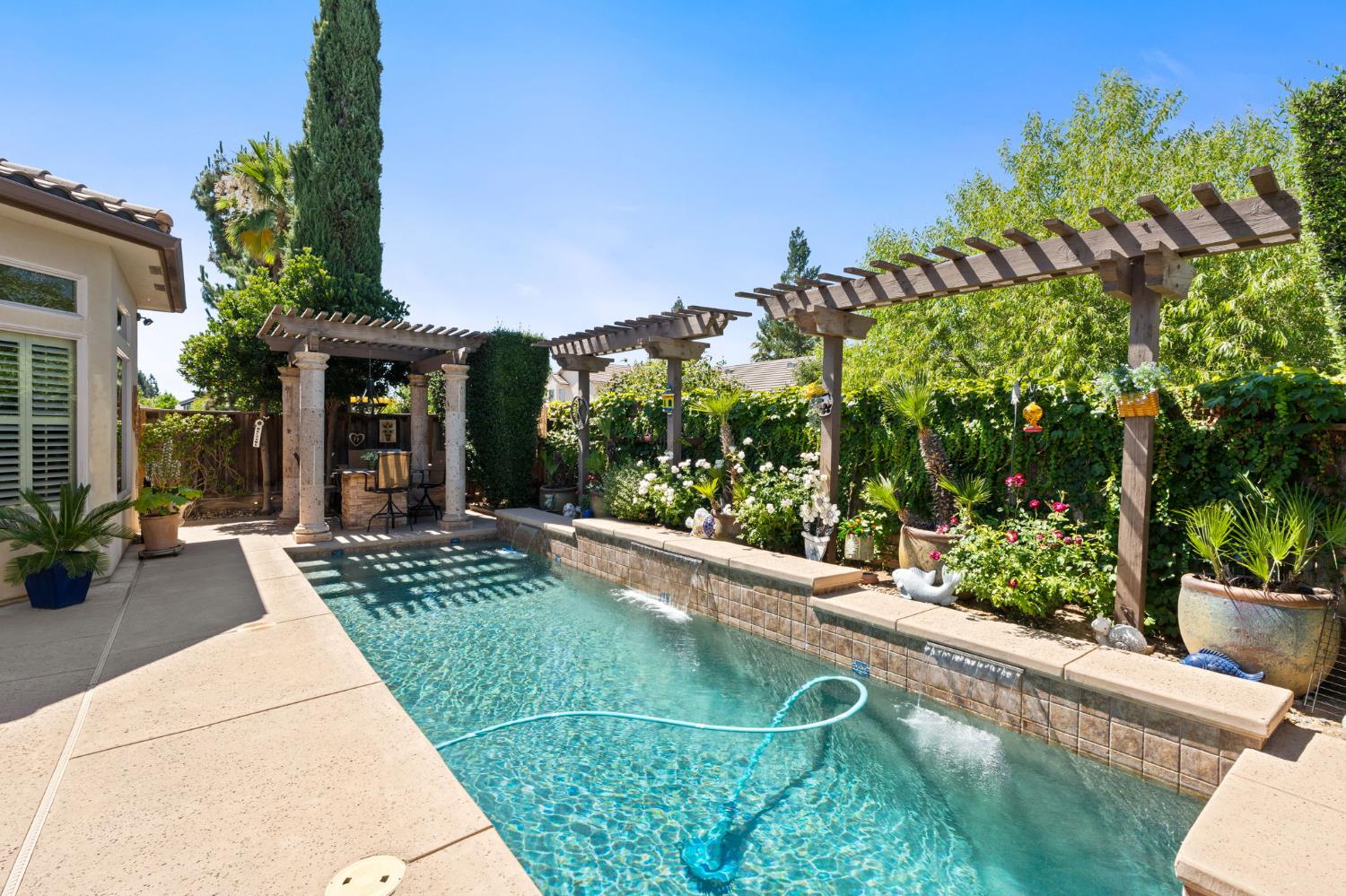 1823 Decatur Ave, Clovis, CA 93611
