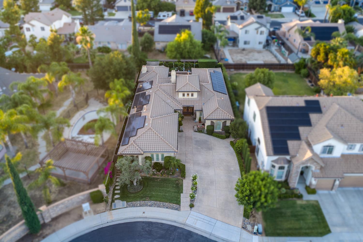 1823 Decatur Ave, Clovis, CA 93611