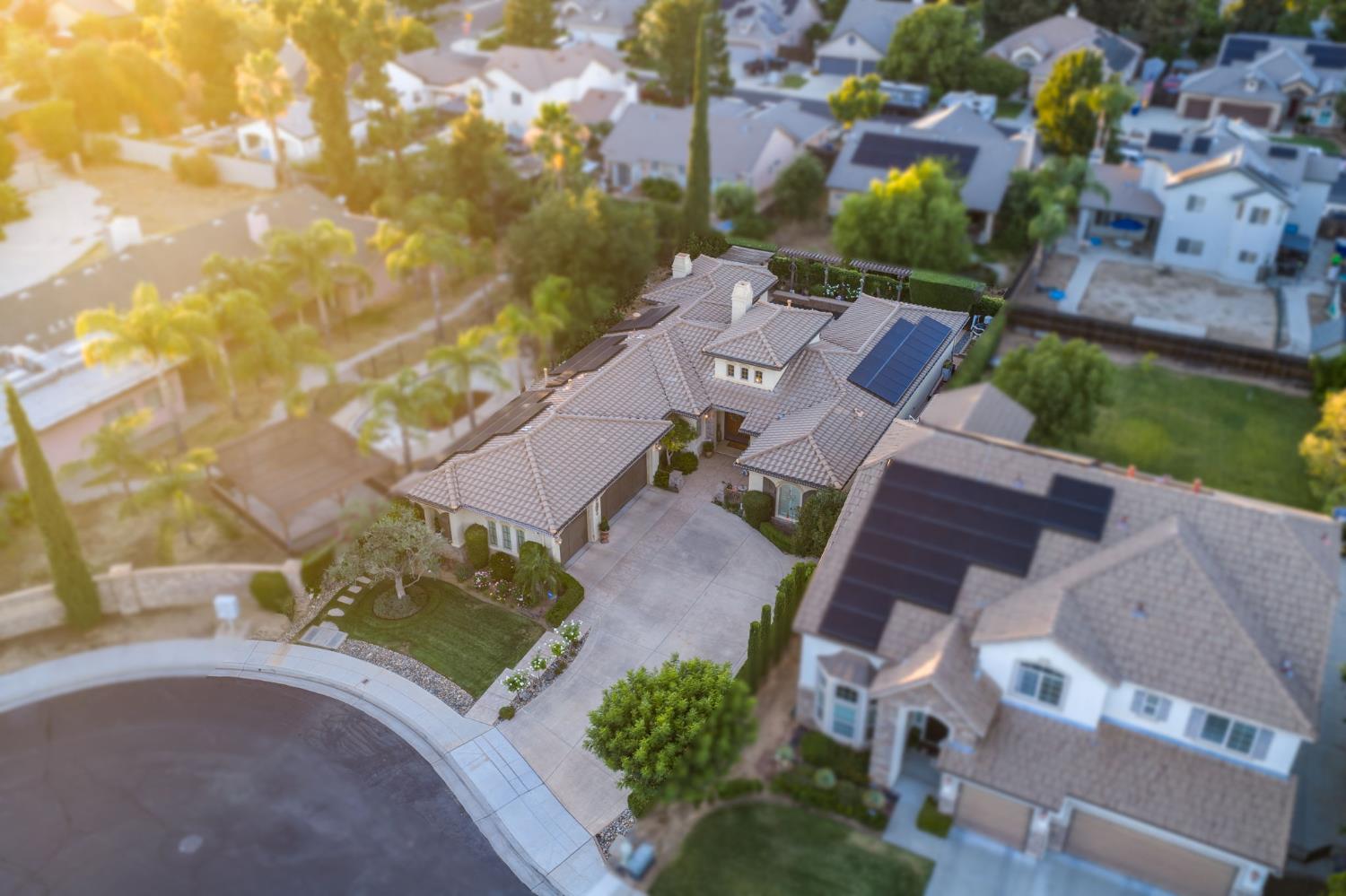 1823 Decatur Ave, Clovis, CA 93611