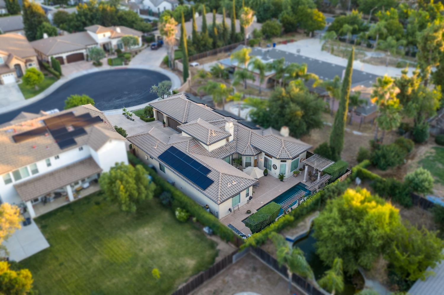 1823 Decatur Ave, Clovis, CA 93611