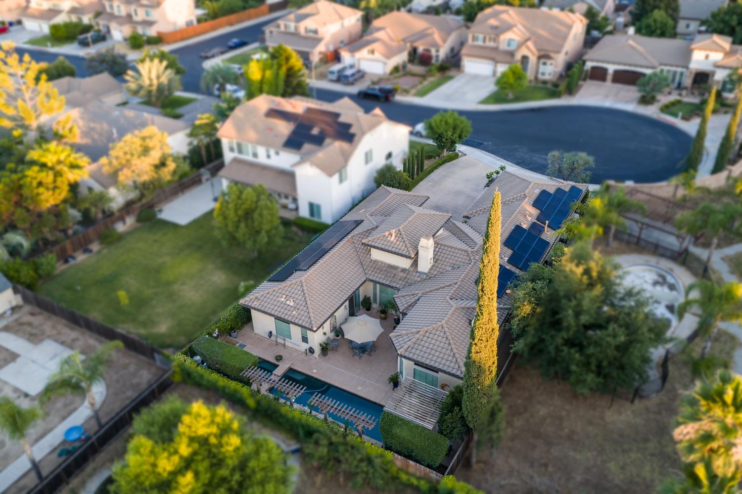 1823 Decatur Ave, Clovis, CA 93611