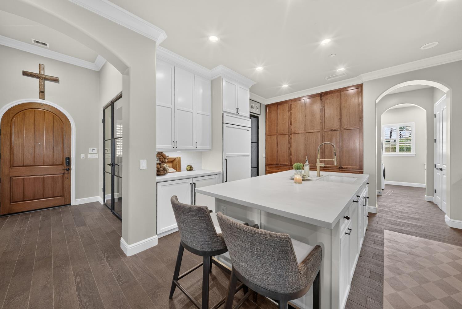 1809 E Buena Salud Way, Fresno, CA 93730