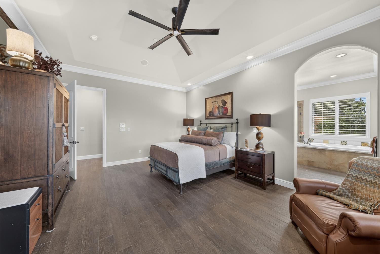 1809 E Buena Salud Way, Fresno, CA 93730