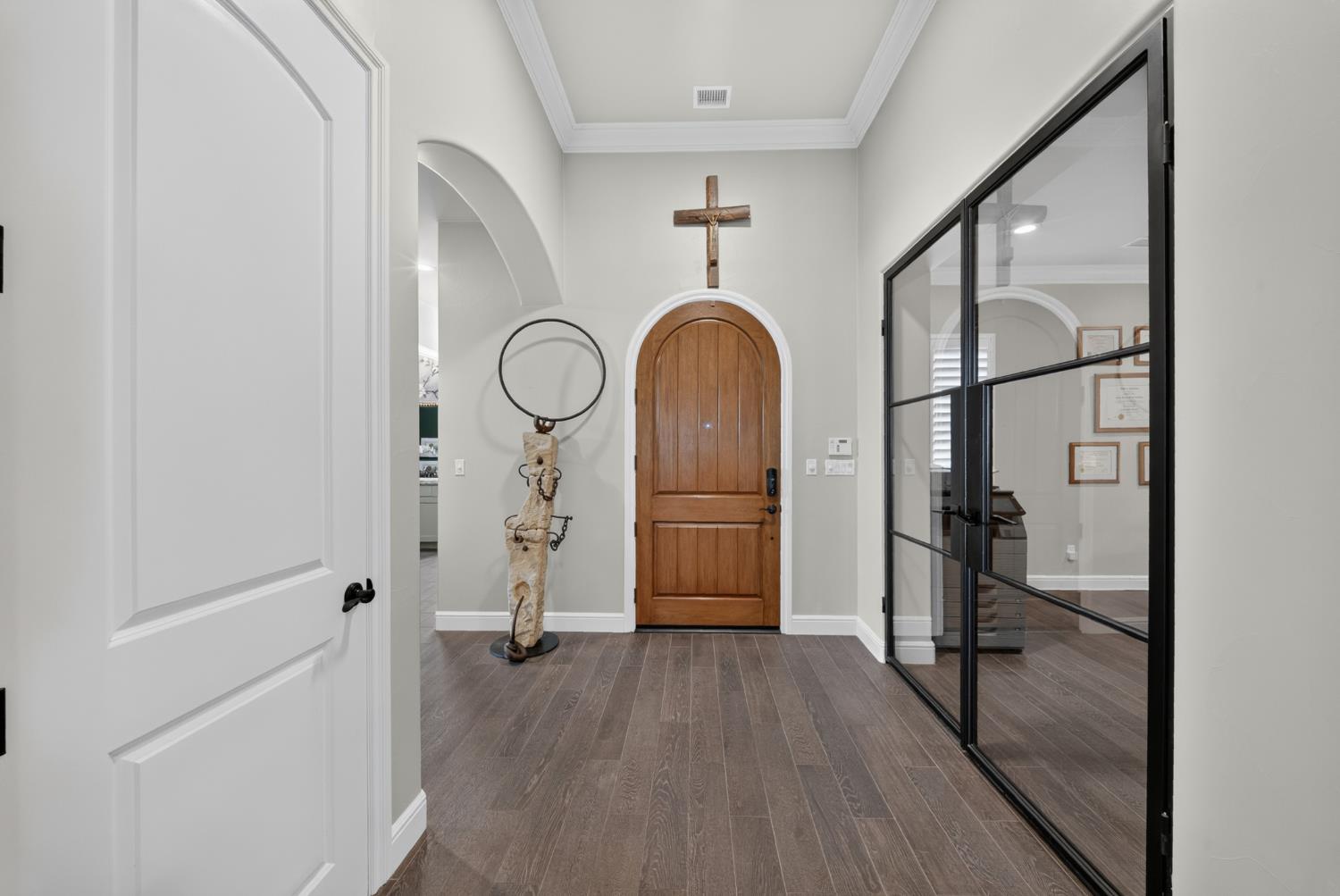 1809 E Buena Salud Way, Fresno, CA 93730