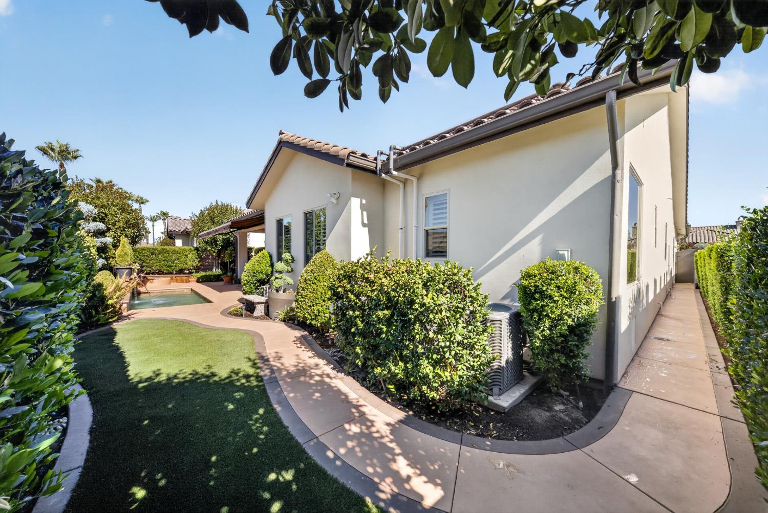 1809 E Buena Salud Way, Fresno, CA 93730