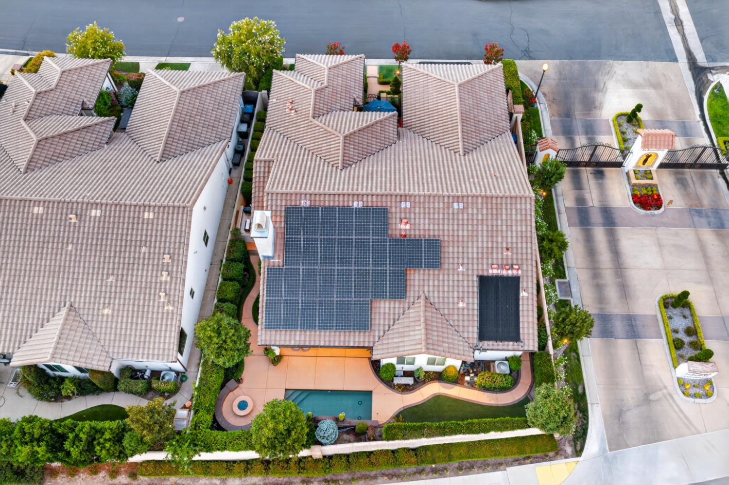 1809 E Buena Salud Way, Fresno, CA 93730
