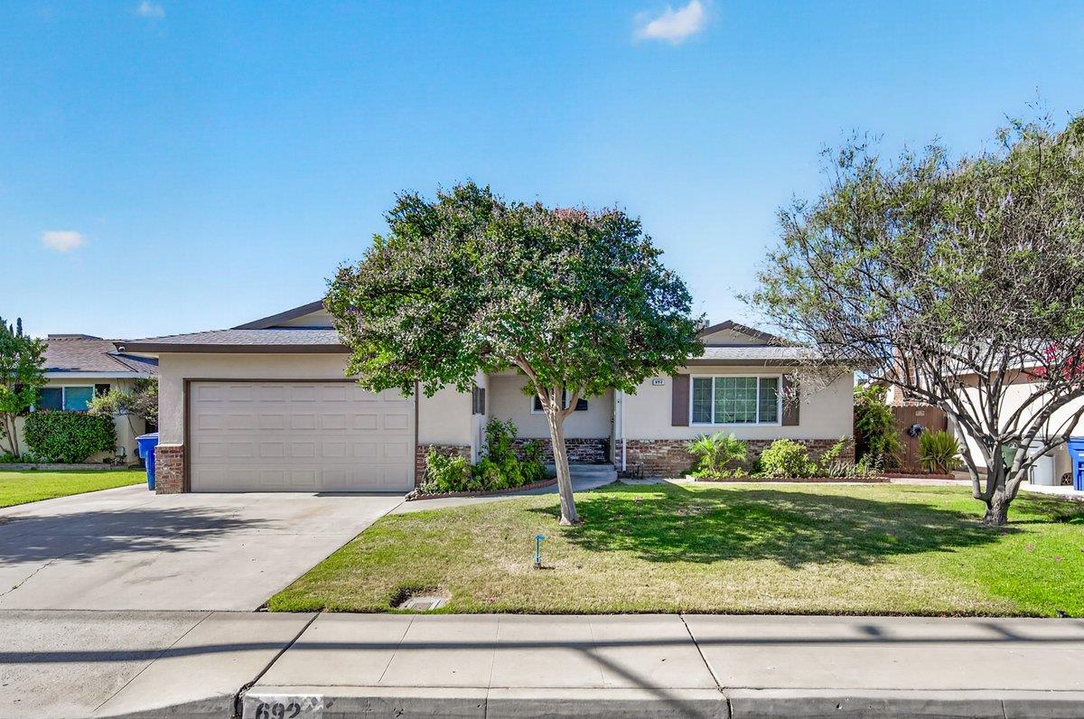 692 W Gettysburg Ave, Clovis, CA 93612