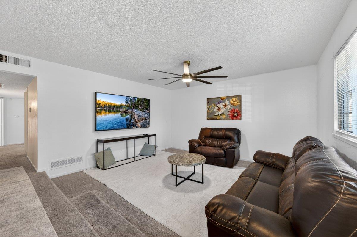692 W Gettysburg Ave, Clovis, CA 93612