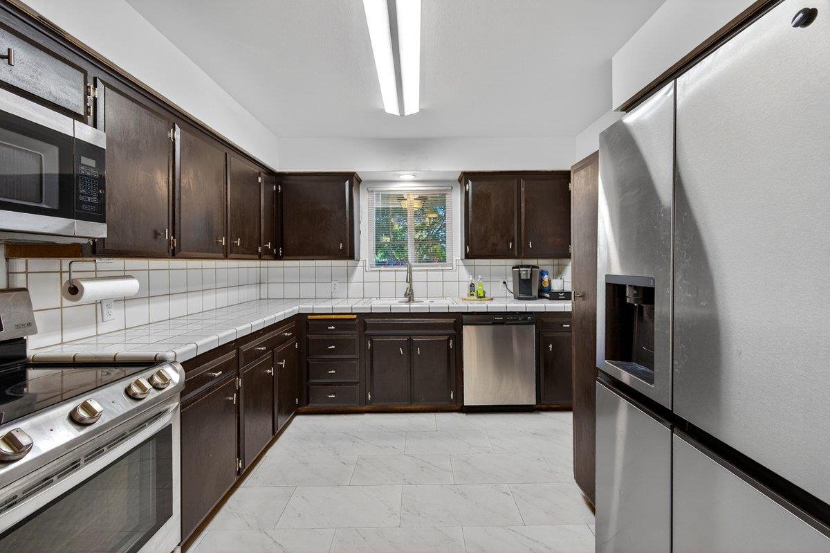 692 W Gettysburg Ave, Clovis, CA 93612