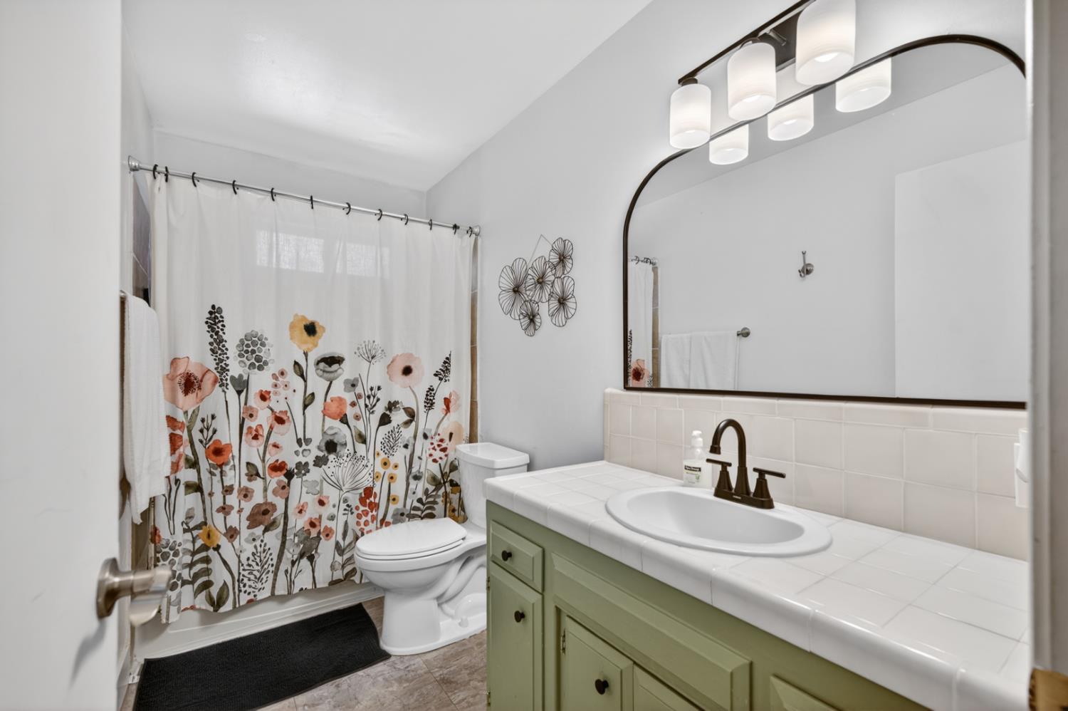 692 W Gettysburg Ave, Clovis, CA 93612