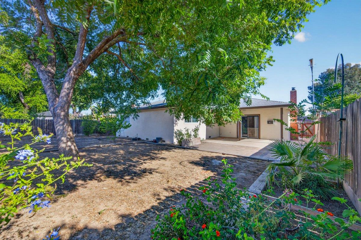 692 W Gettysburg Ave, Clovis, CA 93612