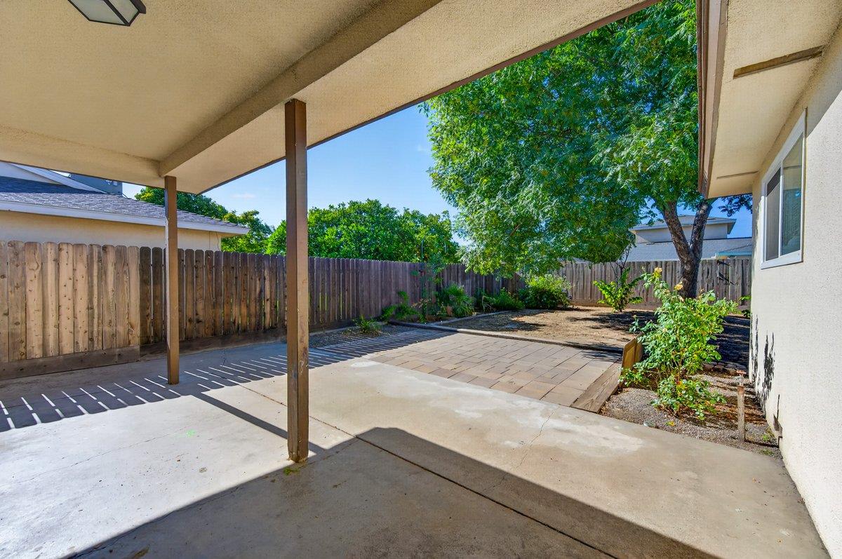 692 W Gettysburg Ave, Clovis, CA 93612