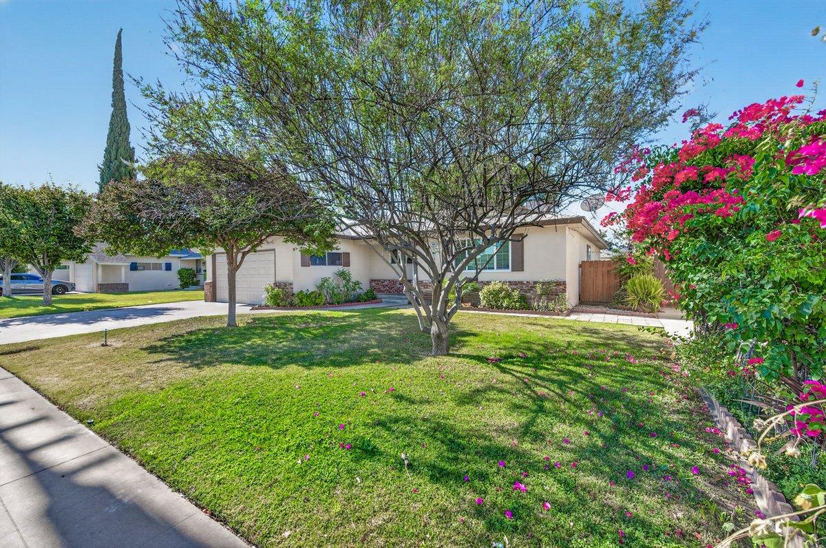692 W Gettysburg Ave, Clovis, CA 93612