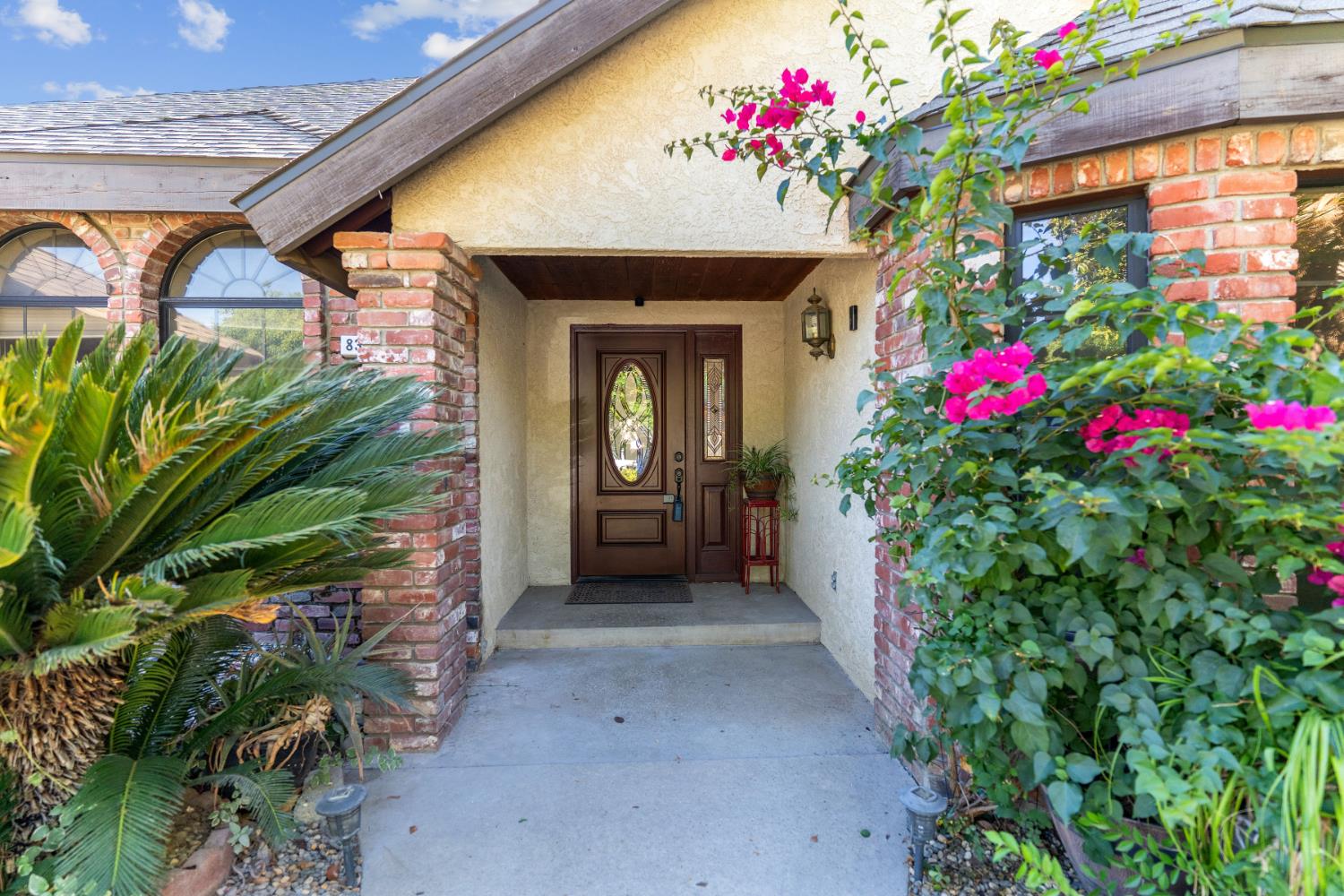8357 N 1St St, Fresno, CA 93720