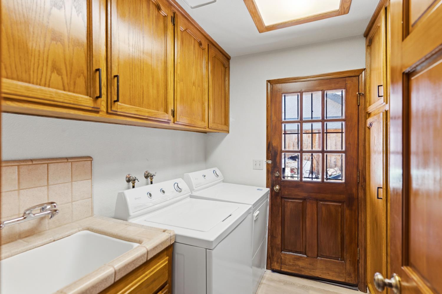 8357 N 1St St, Fresno, CA 93720