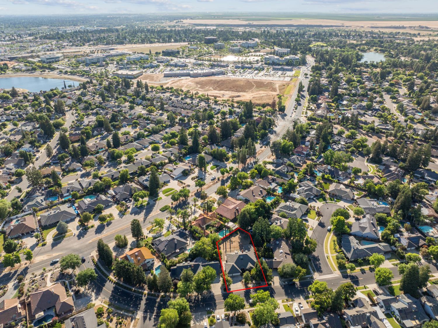 8357 N 1St St, Fresno, CA 93720