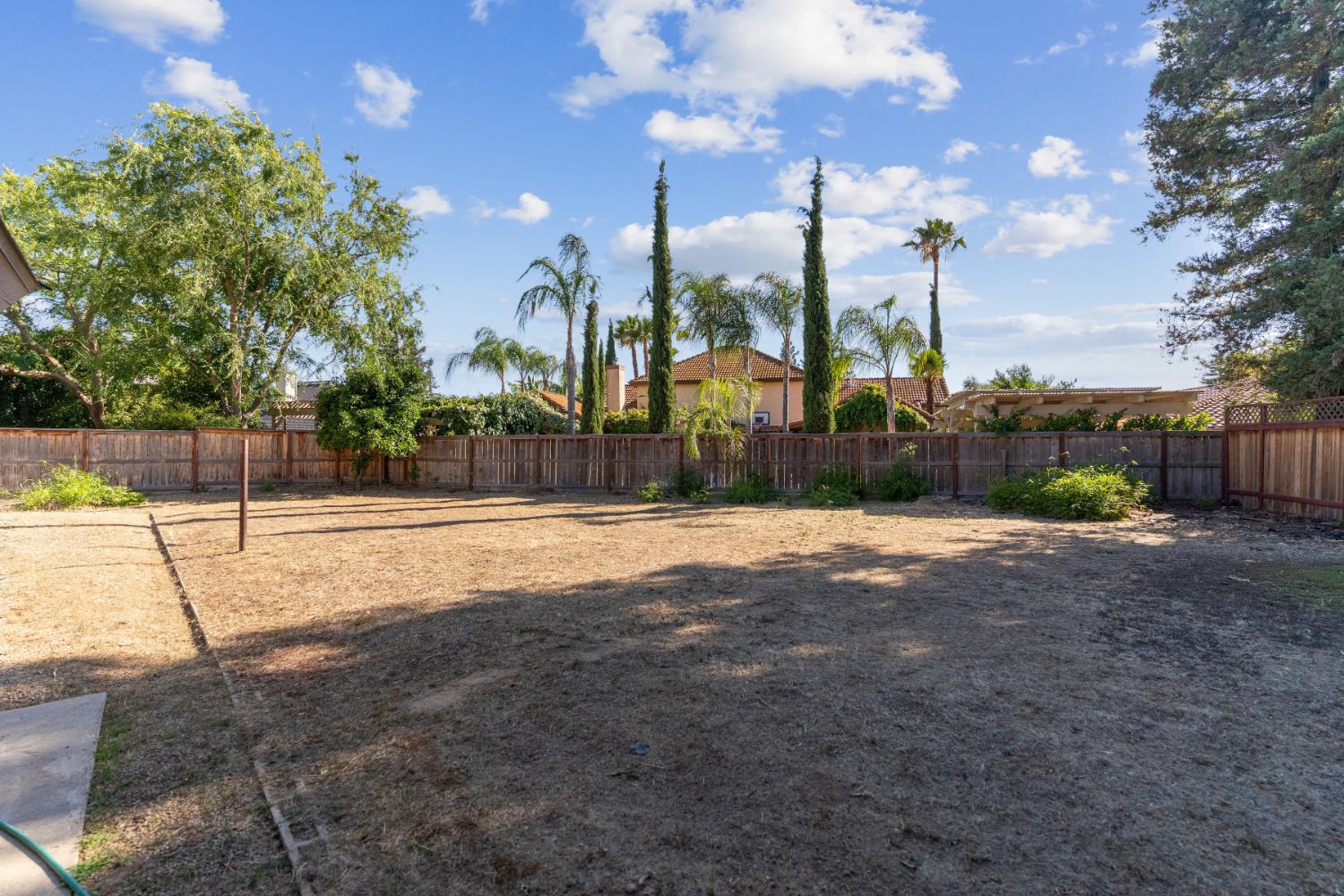 8357 N 1St St, Fresno, CA 93720