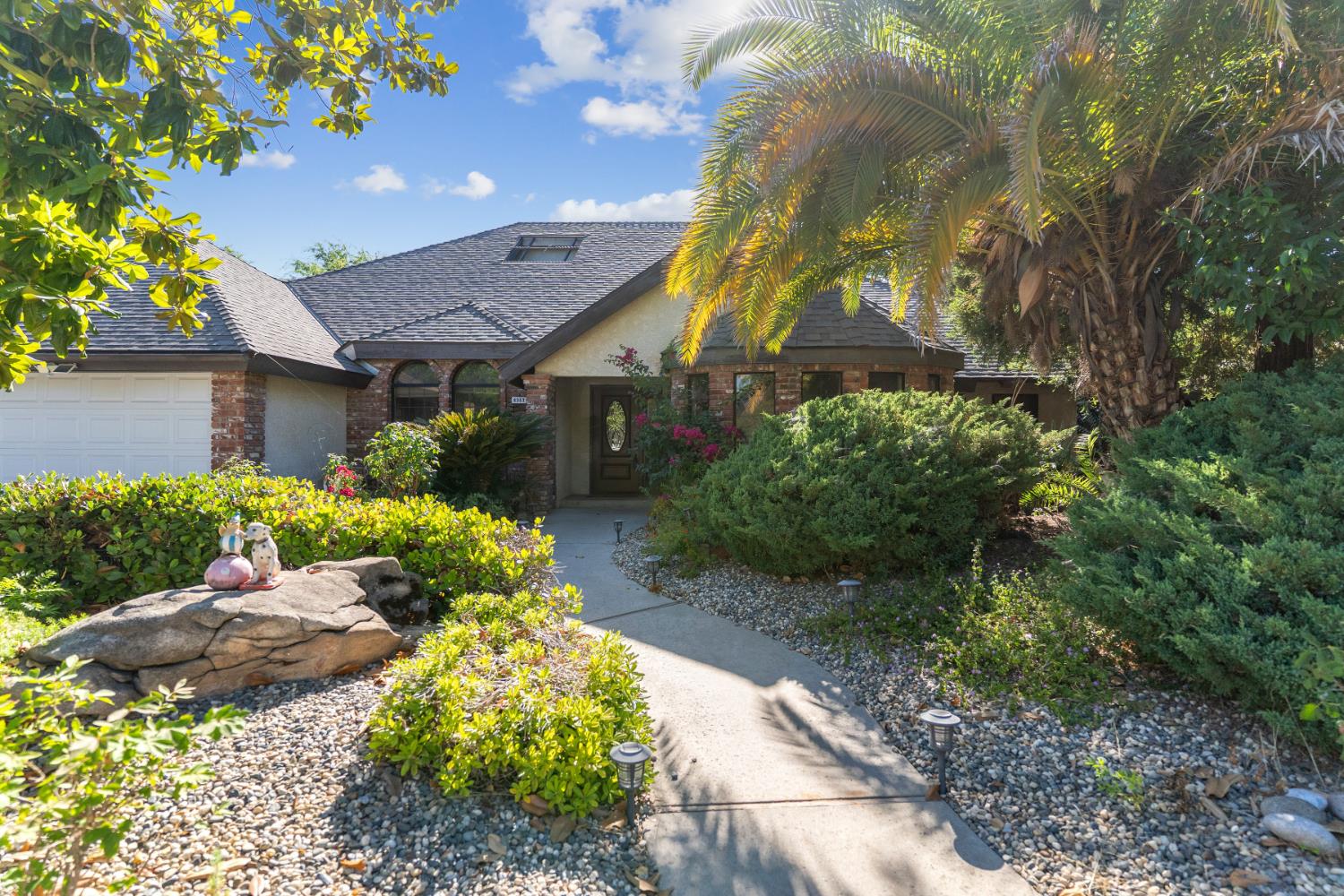 8357 N 1St St, Fresno, CA 93720