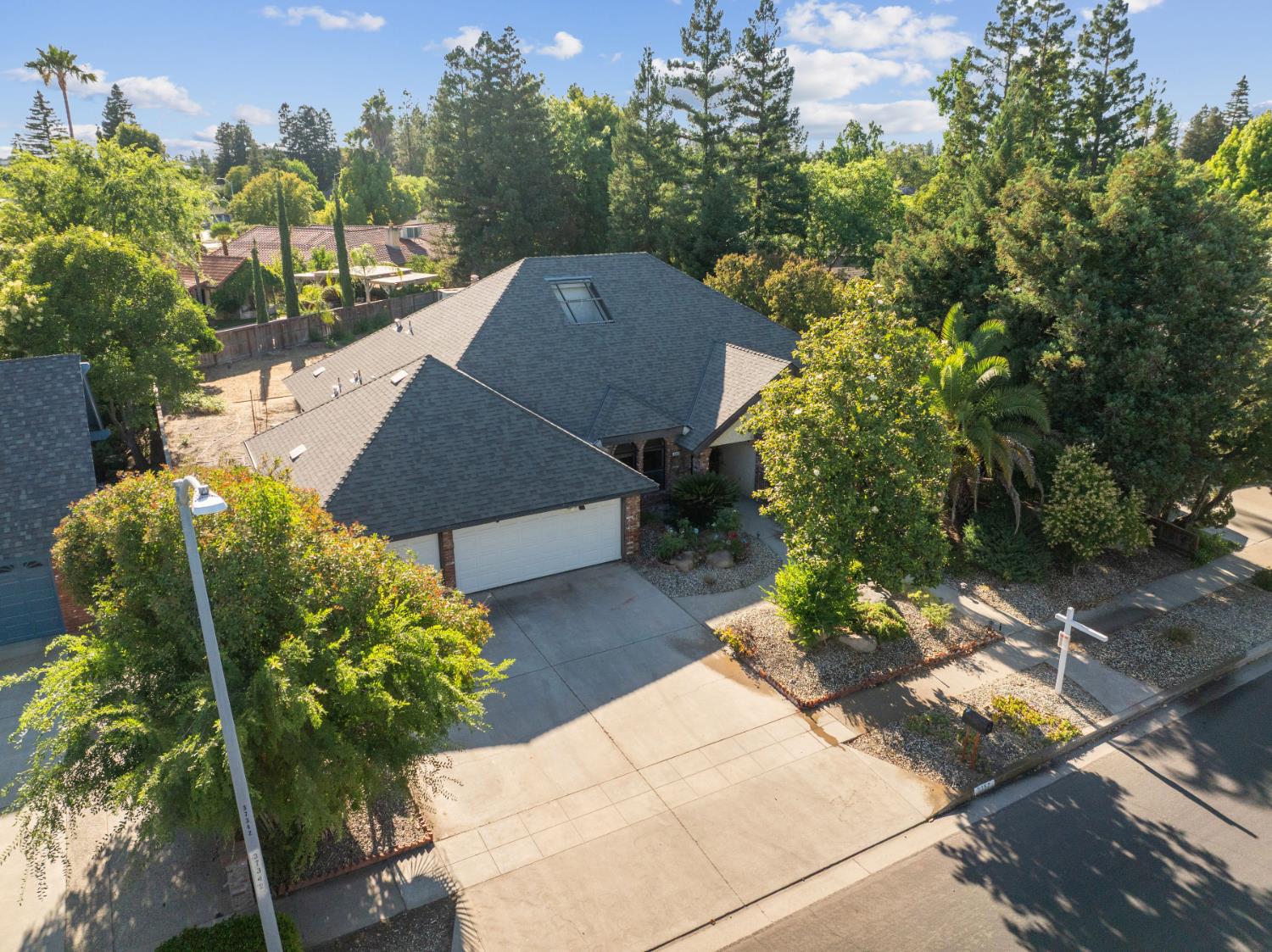8357 N 1St St, Fresno, CA 93720