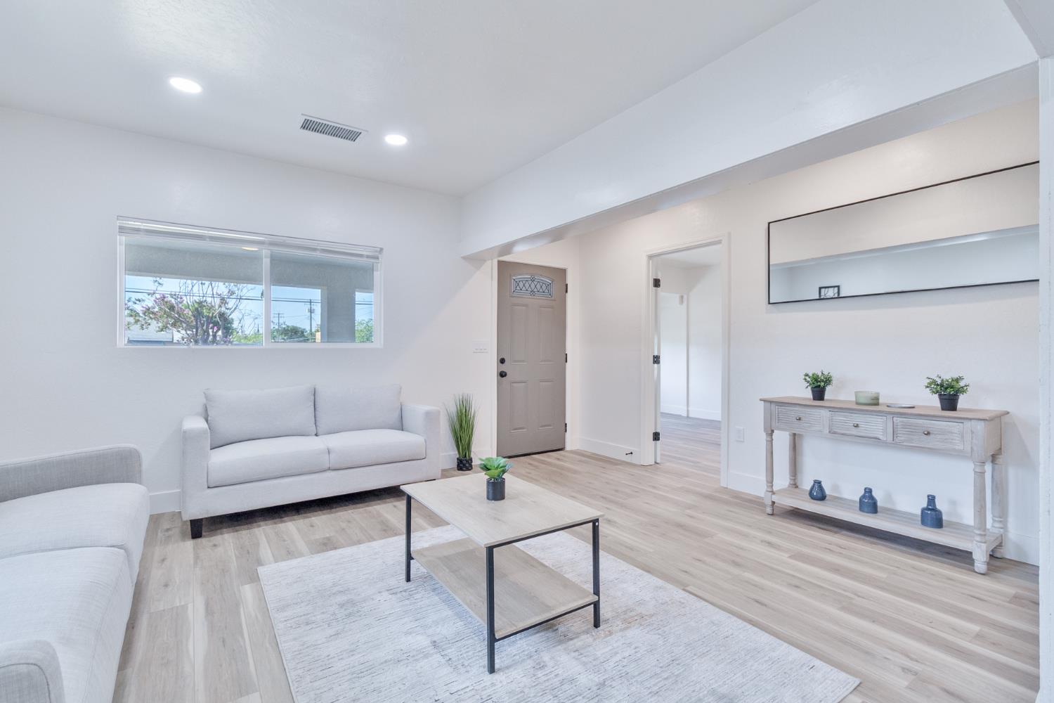 2531 E Mckenzie Ave, Fresno, CA 93701