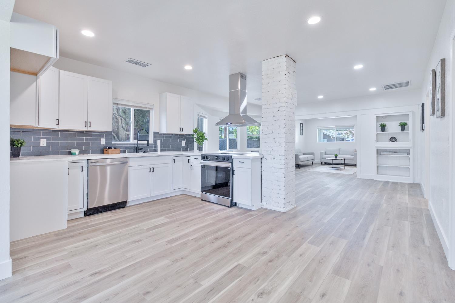2531 E Mckenzie Ave, Fresno, CA 93701