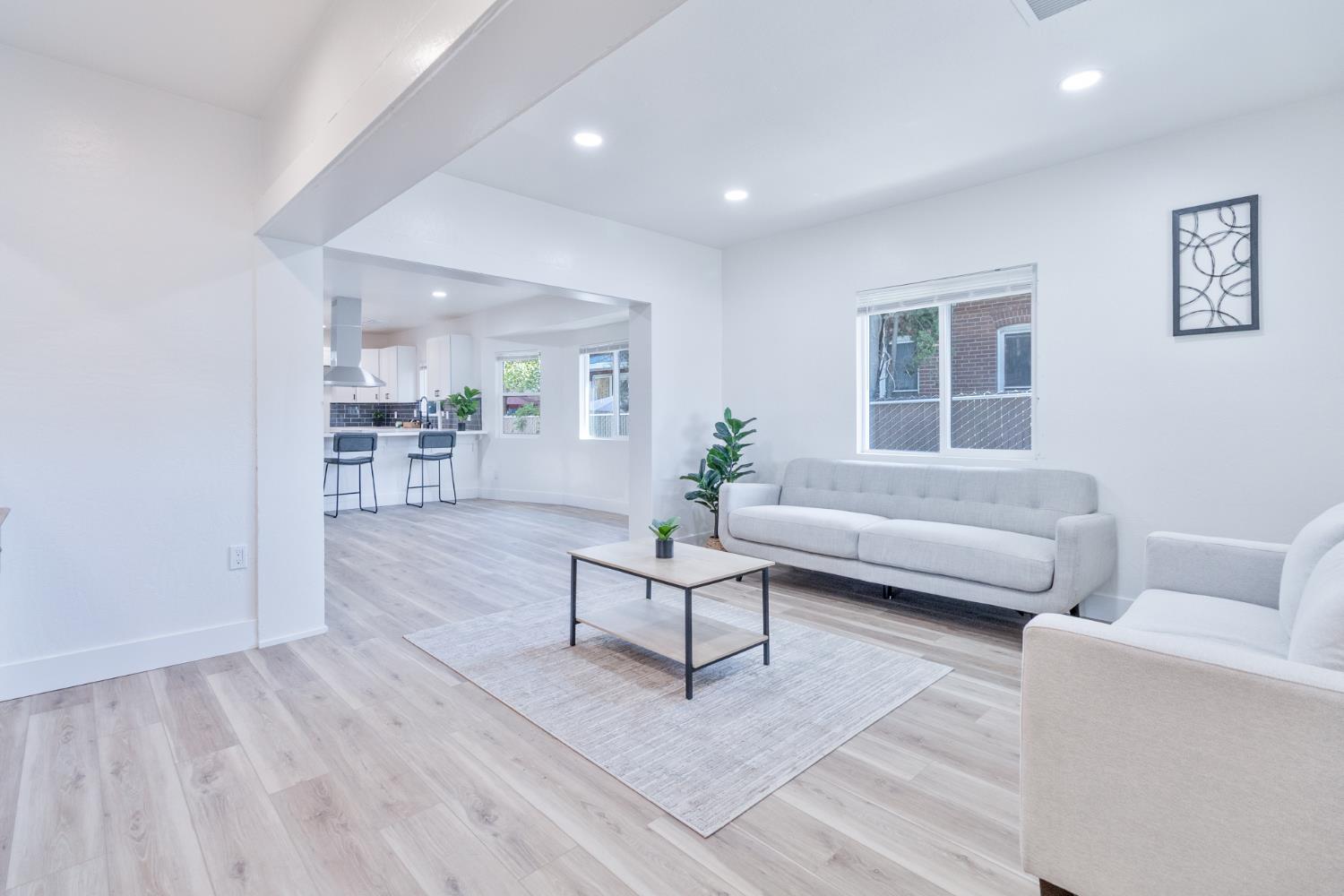 2531 E Mckenzie Ave, Fresno, CA 93701