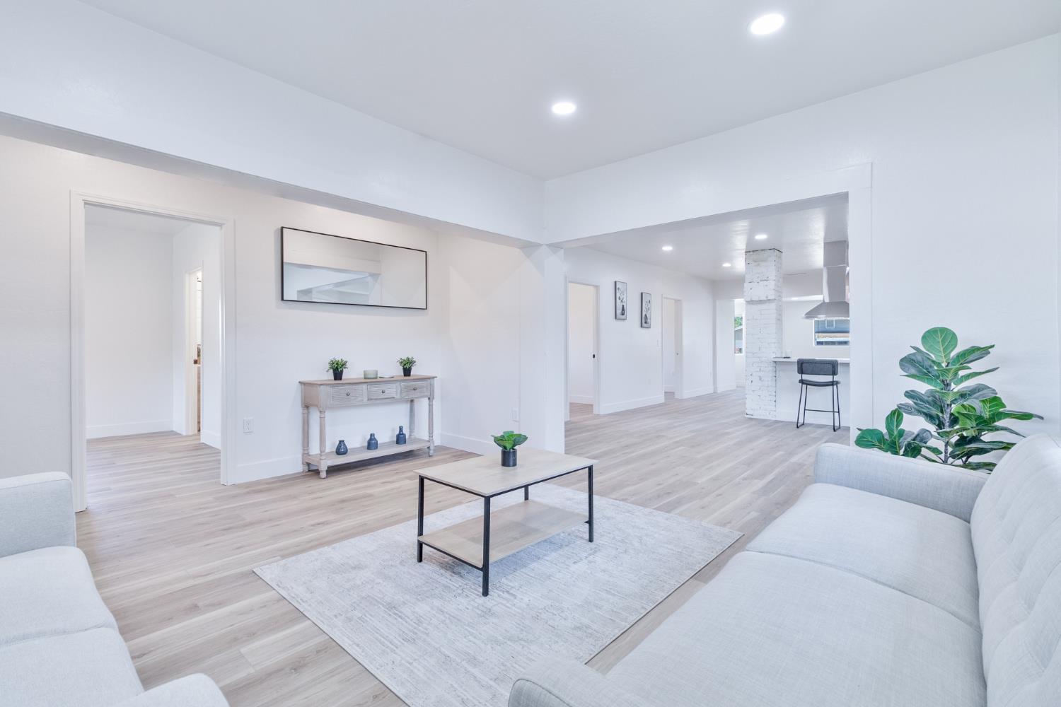 2531 E Mckenzie Ave, Fresno, CA 93701