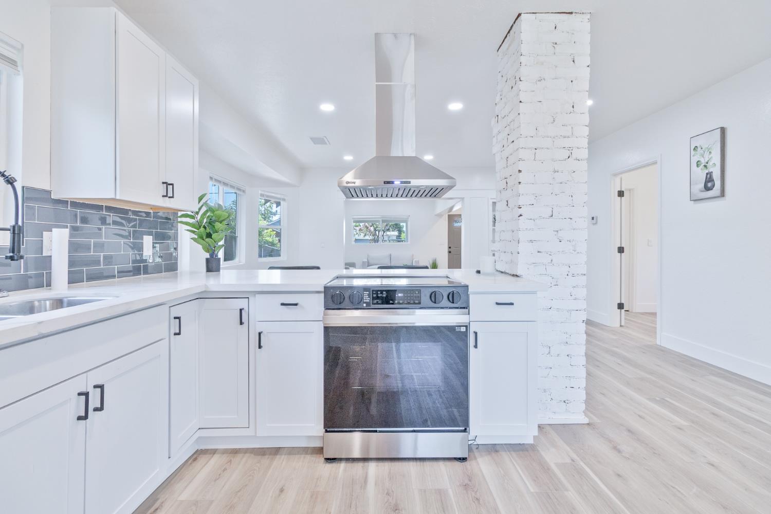 2531 E Mckenzie Ave, Fresno, CA 93701