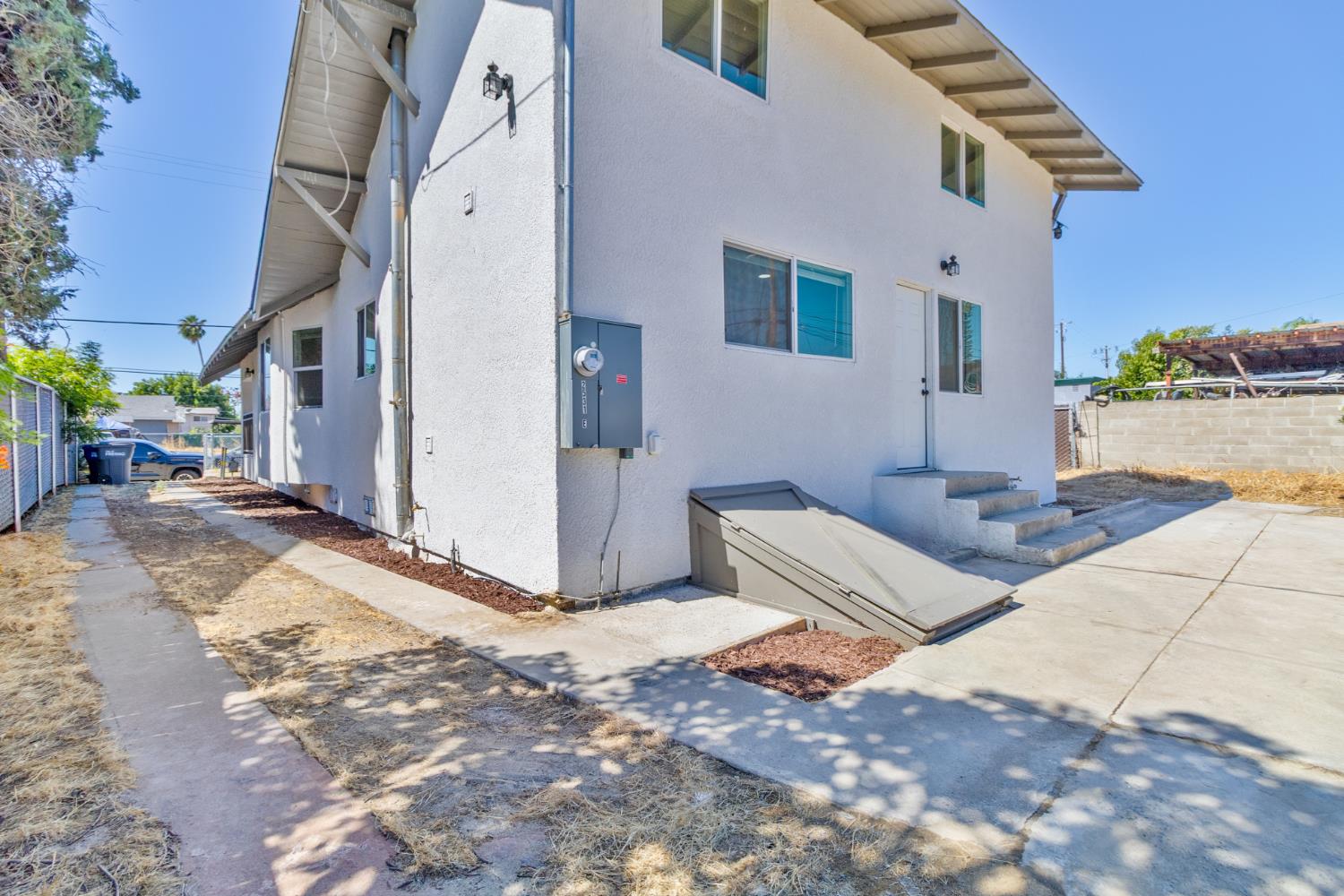 2531 E Mckenzie Ave, Fresno, CA 93701