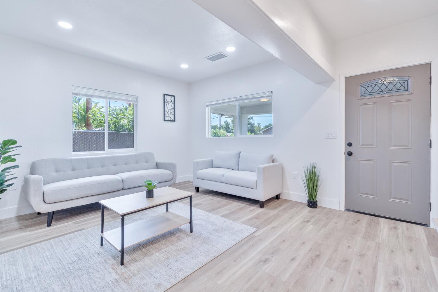 2531 E Mckenzie Ave, Fresno, CA 93701