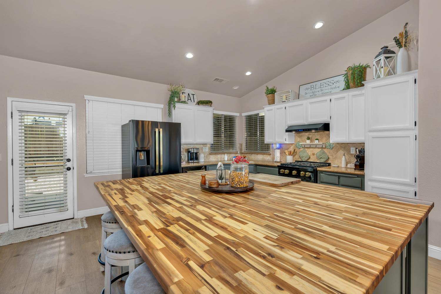 2512 Keats Ave, Clovis, CA 93611