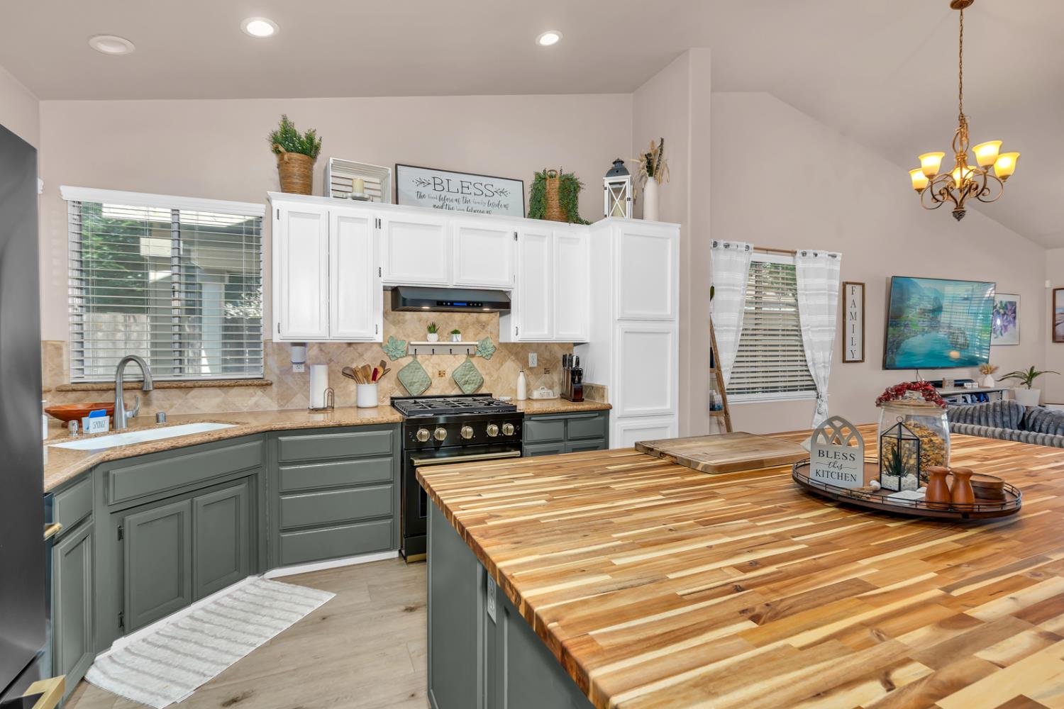 2512 Keats Ave, Clovis, CA 93611