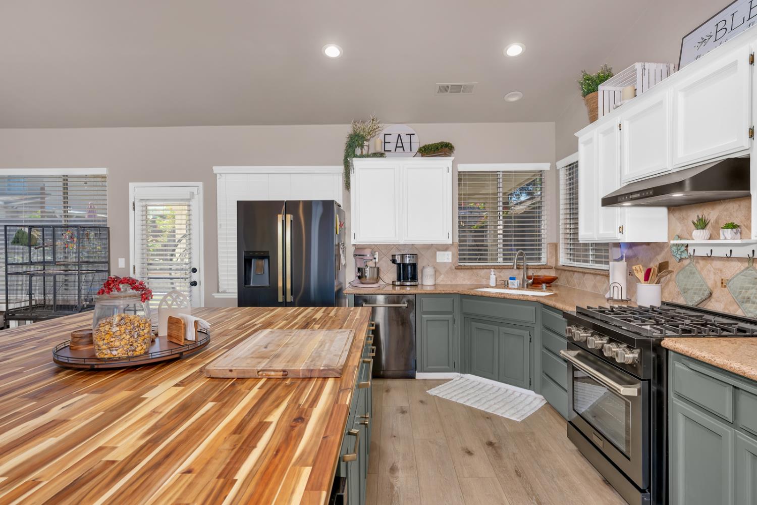 2512 Keats Ave, Clovis, CA 93611