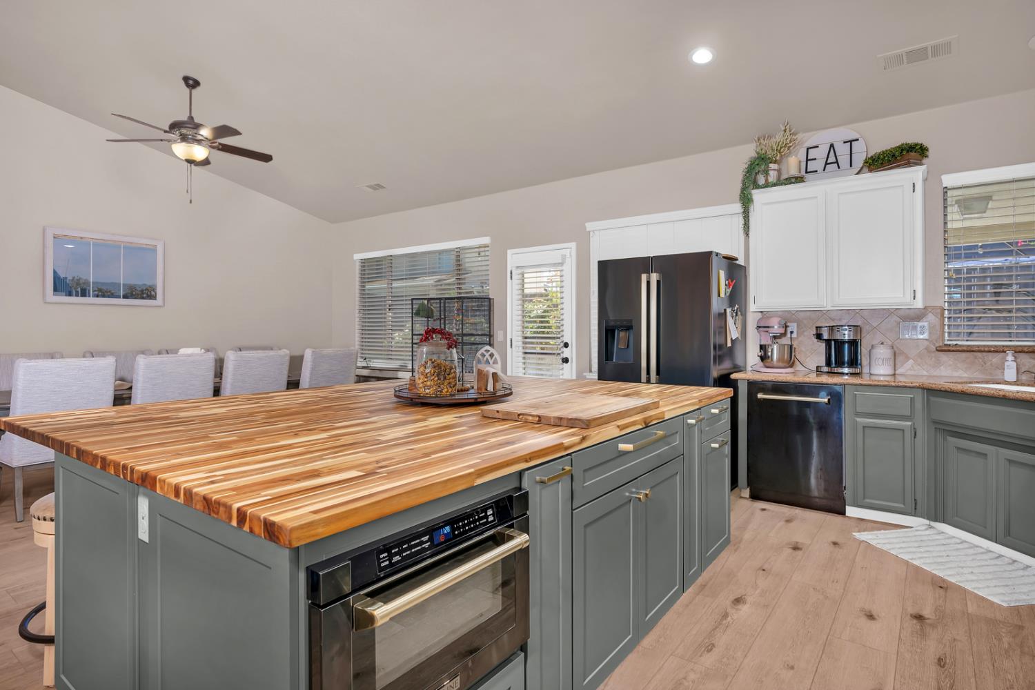 2512 Keats Ave, Clovis, CA 93611