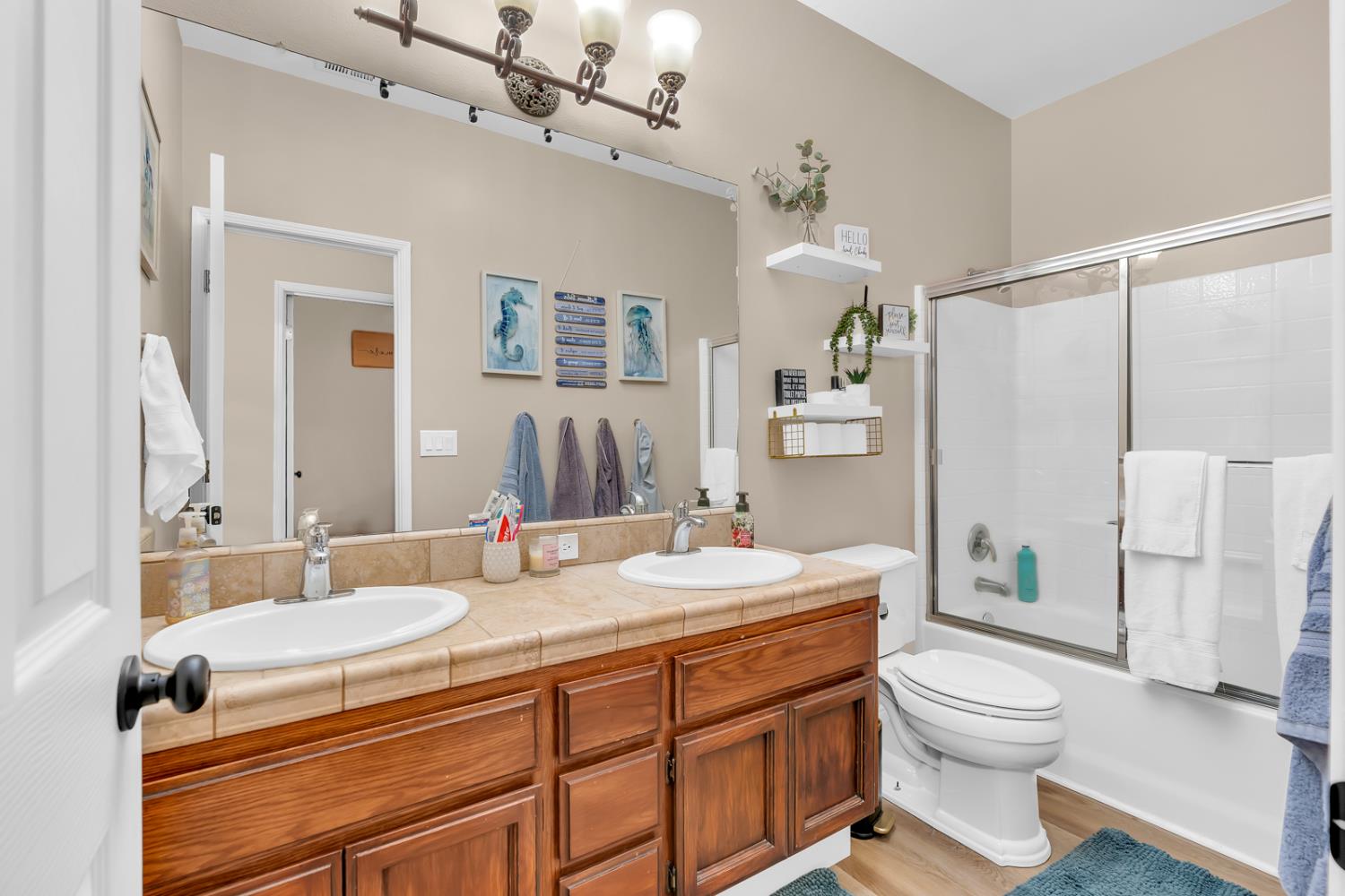 2512 Keats Ave, Clovis, CA 93611
