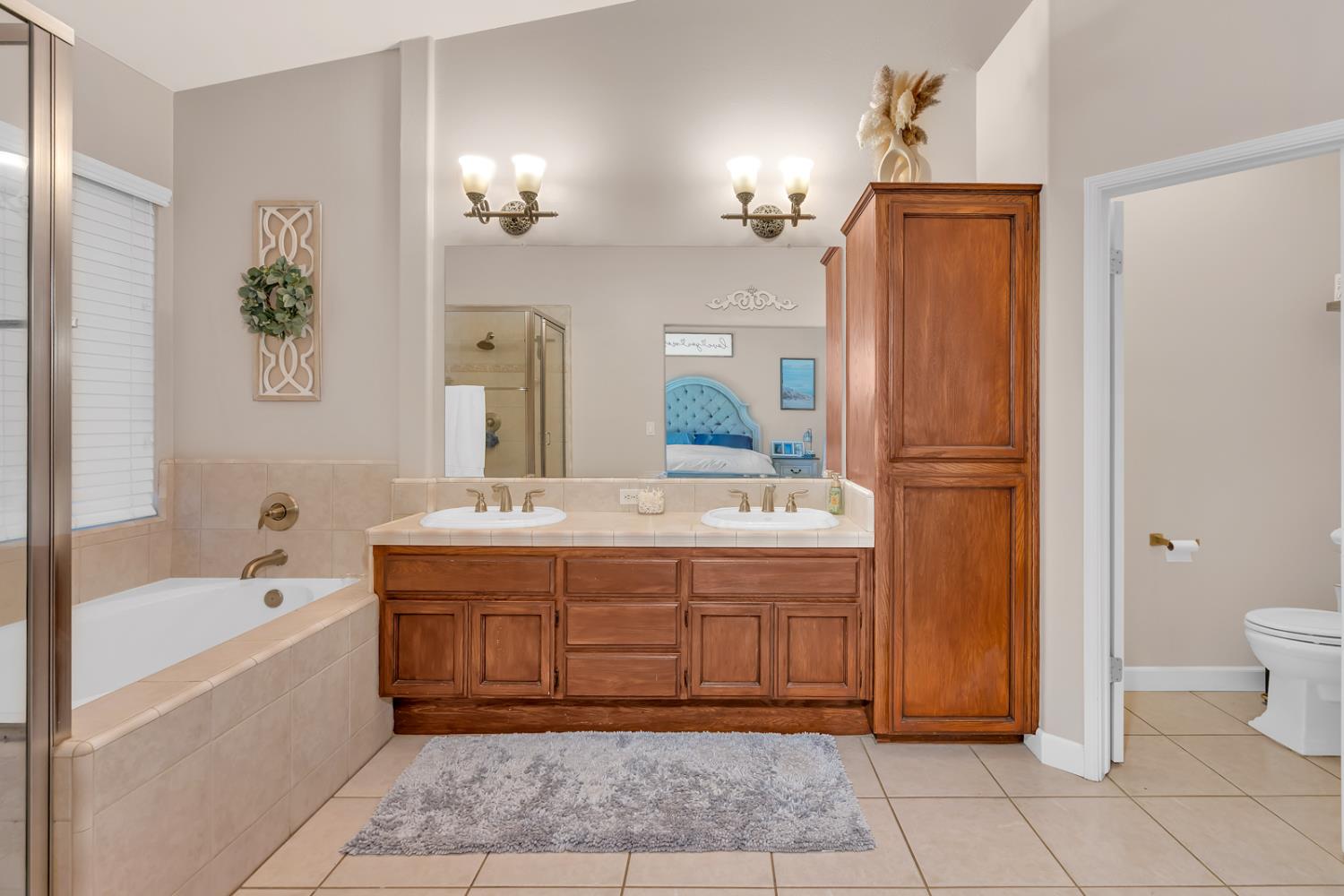 2512 Keats Ave, Clovis, CA 93611