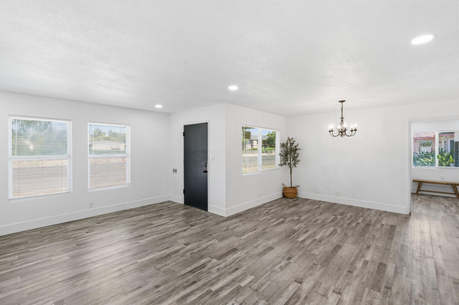 3413 N Millbrook Ave, Fresno, CA 93726