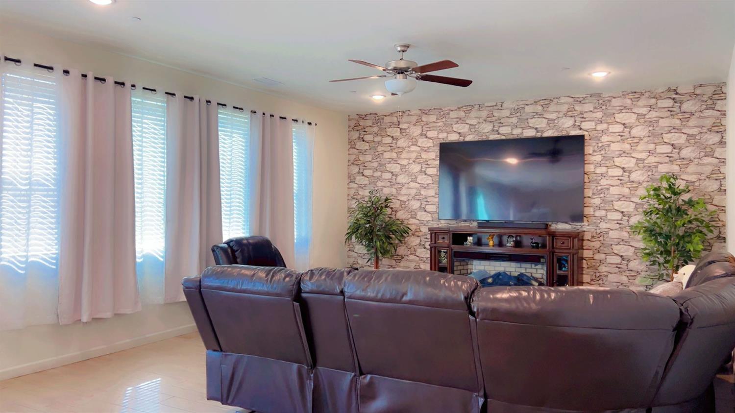 6585 E Huffman Ave, Fresno, CA 93727