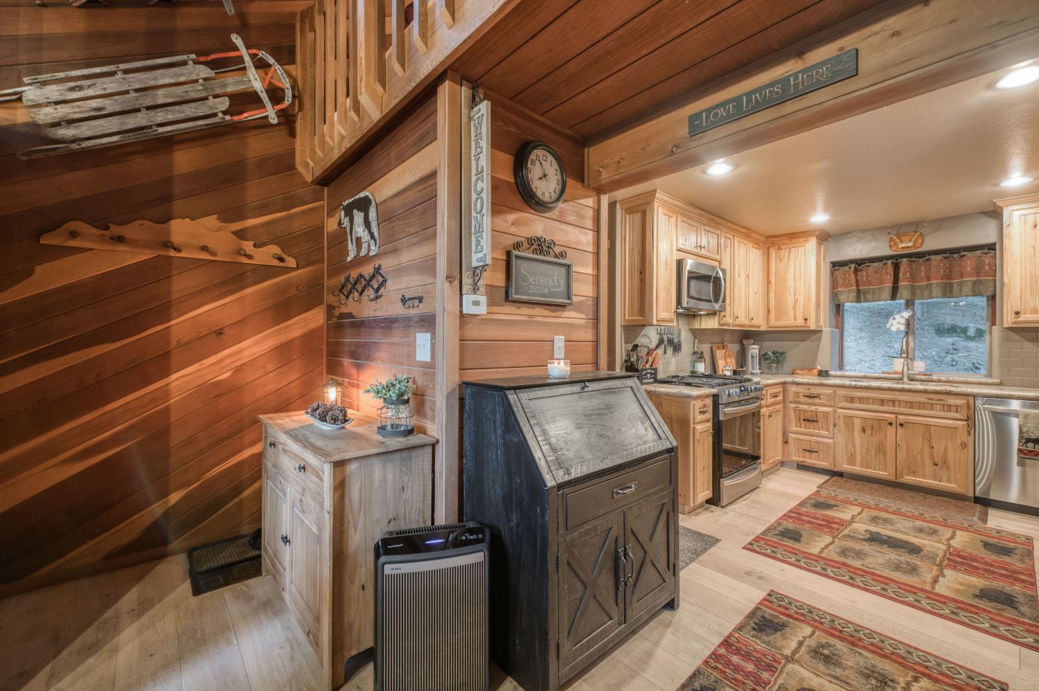 39873 Little Shuteye Ln, Shaver Lake, CA 93664
