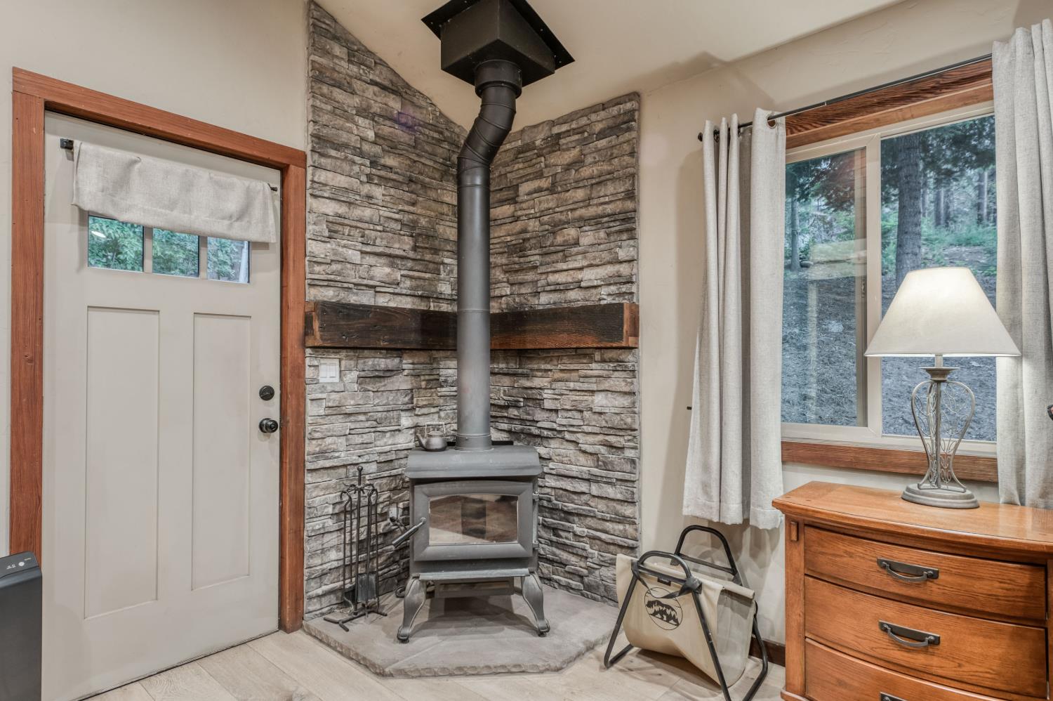 39873 Little Shuteye Ln, Shaver Lake, CA 93664