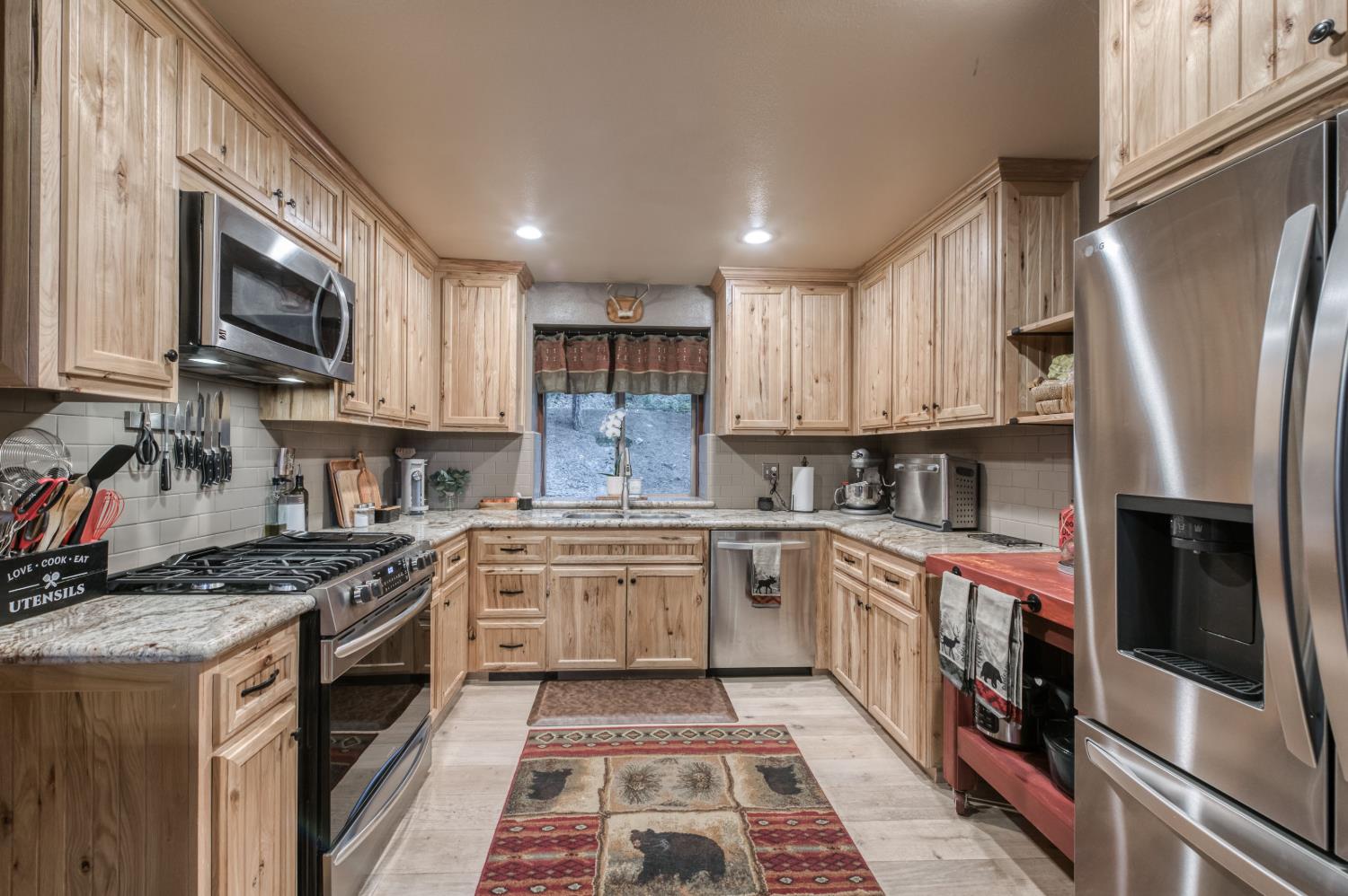 39873 Little Shuteye Ln, Shaver Lake, CA 93664