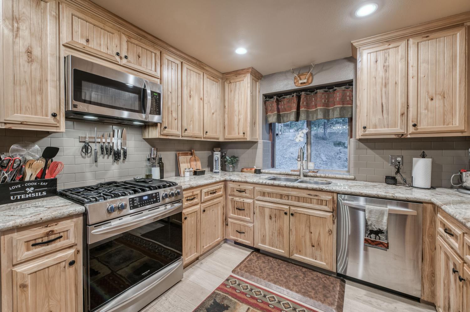 39873 Little Shuteye Ln, Shaver Lake, CA 93664