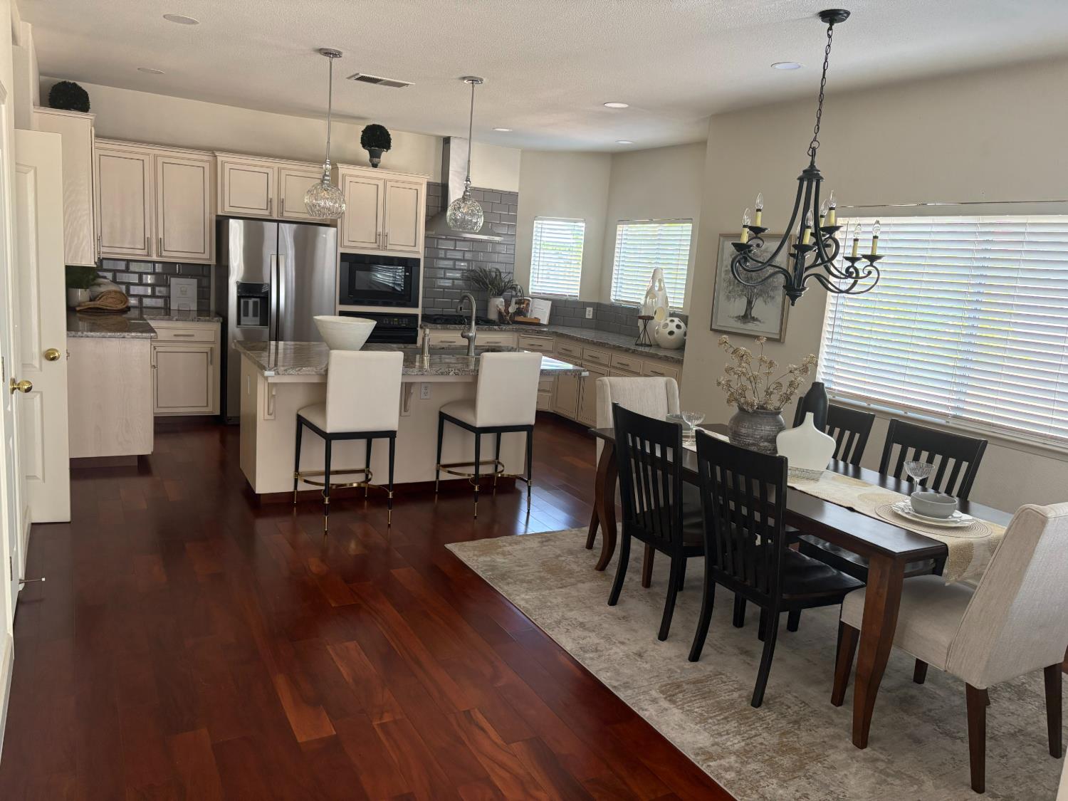 8002 N 5Th St, Fresno, CA 93720