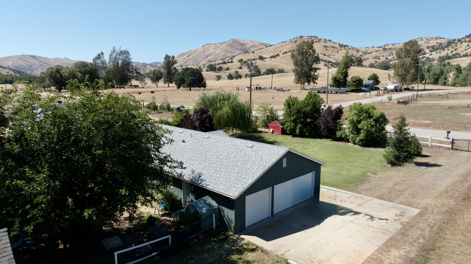 7557 Live Oak Dr, Sanger, CA 93657